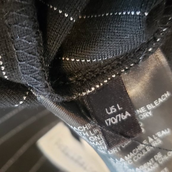 UO Pinstripe High-Rise Bike Shorts - Picture 4 of 4